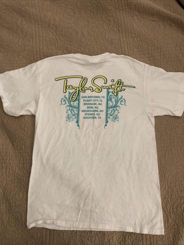 Vintage Taylor Swift Country Tour T-Shirt