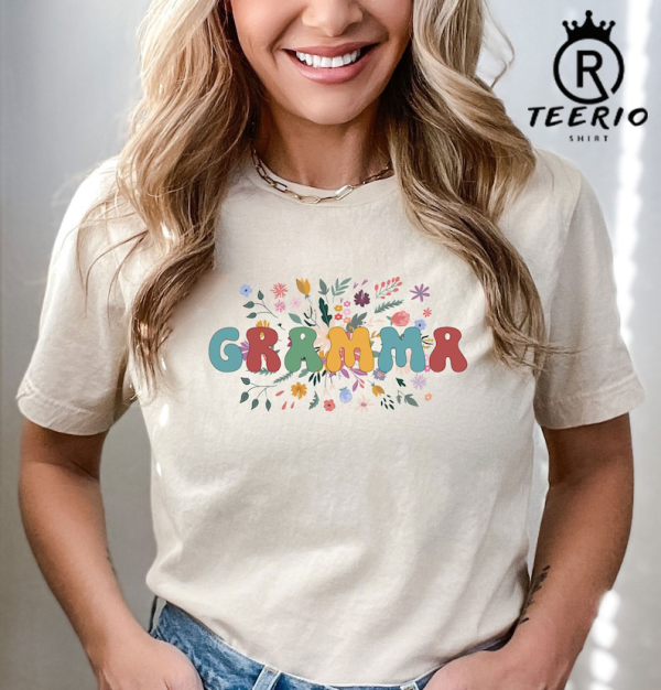 Boho Style Floral Gramma T-Shirt, Wildflowers Grandma Shirt, Flower Grandma Gift, Wildflower Mama Gift, Groovy Grandma Shirt, Cute MomT-Shirt