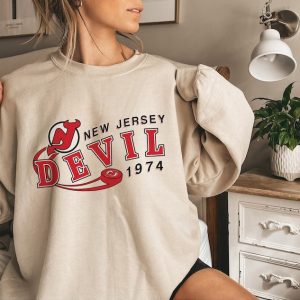 New Jersey Devils Sweatshirt, New Jersey Hockey Shirt, Devils Tee, Hockey Sweatshirt, Vintage Sweater, College Sweater, Hockey Fan Shirt