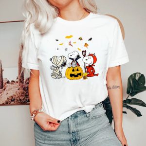 Dog Autumn Pumpkin Unisex T-shirt, Retro Snoopy Halloween Shirt, Vintage Snoopy Fall Shirt, Pumpkins Shirt, Peanuts Halloween,Fall Shirt